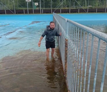 Místní koupaliště  dostalo pořádnou jarní očistu 