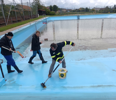 Místní koupaliště  dostalo pořádnou jarní očistu 